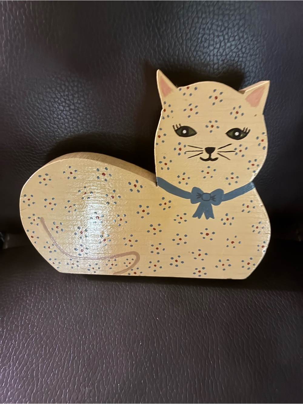 Vintage Hand-Painted Cream Cat Figure with Blue Bow - Decorative Pet Accent